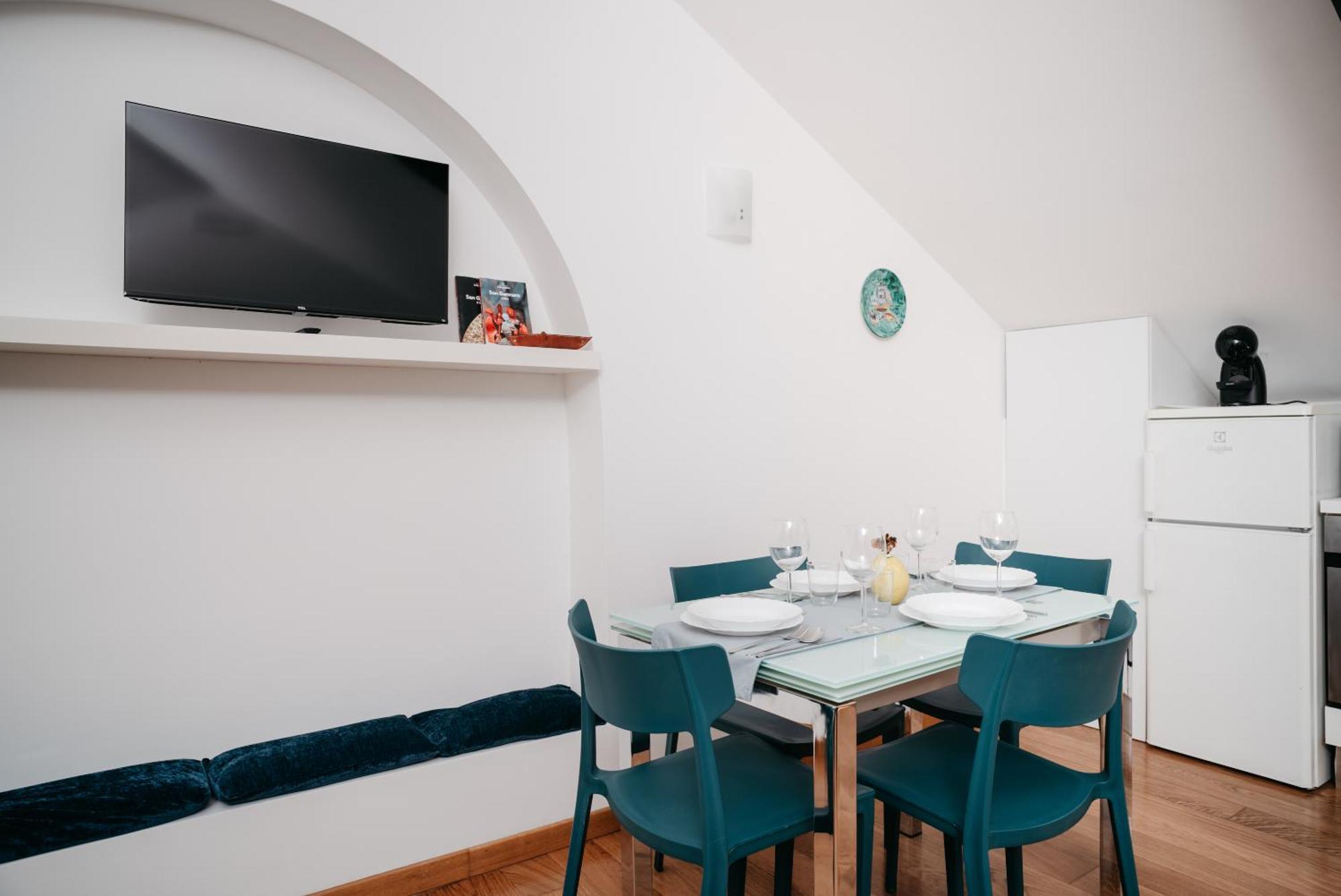 Apartment Un Posto Al Duomo Naples